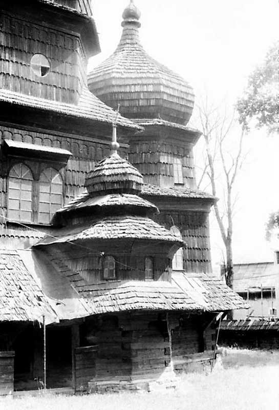 1990 р. Південний крилас та вівтар.…