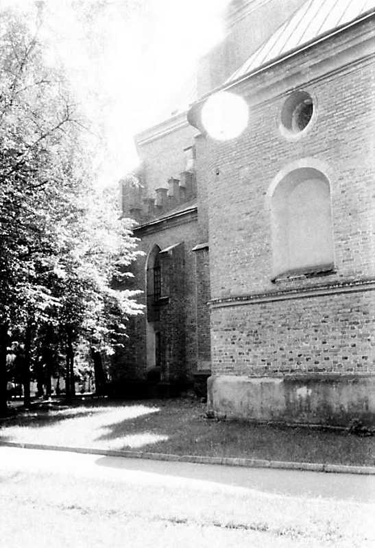 1990 р. Вівтар і північна каплиця.…