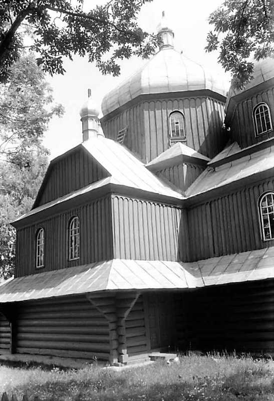 1990 р. Бічне рамено і нава. Вигляд з…