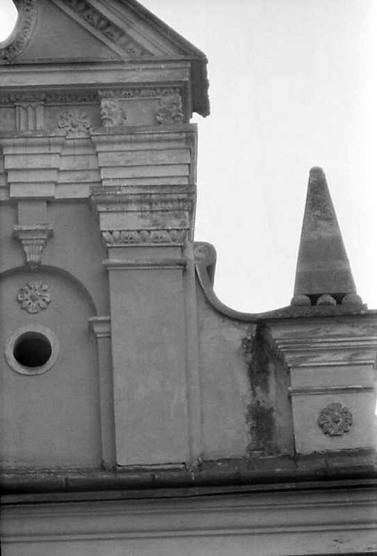 Фрагмент фронтону