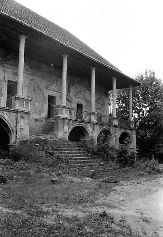 1990 р. Фрагмент фасаду корпусу 2 з…