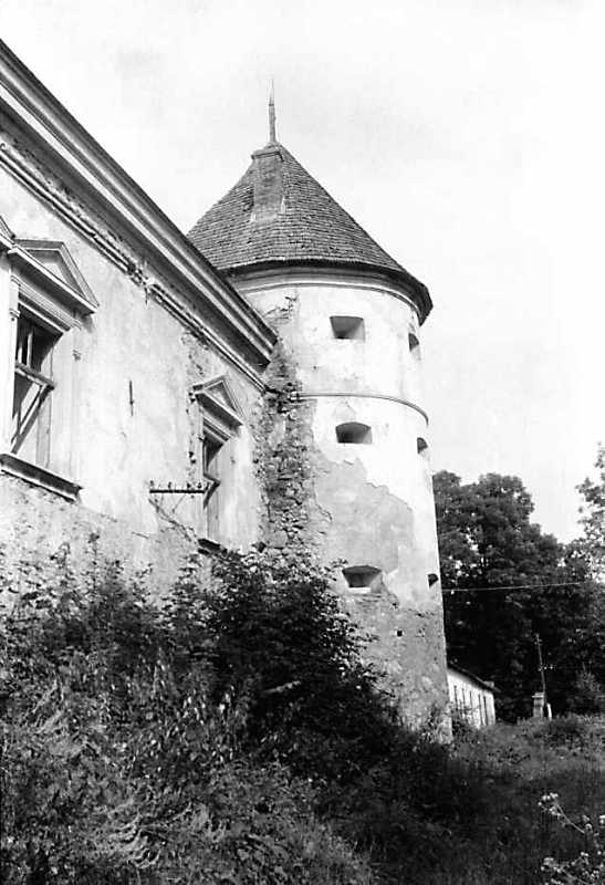 1990 р. Фрагмент корпусу 1 і башта 1.…