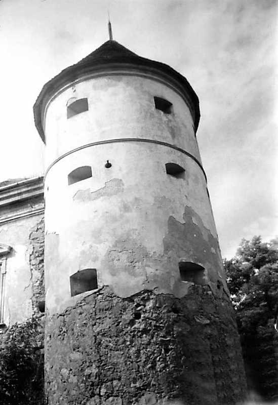 1990 р. Башта 1. Вигляд з боку поля