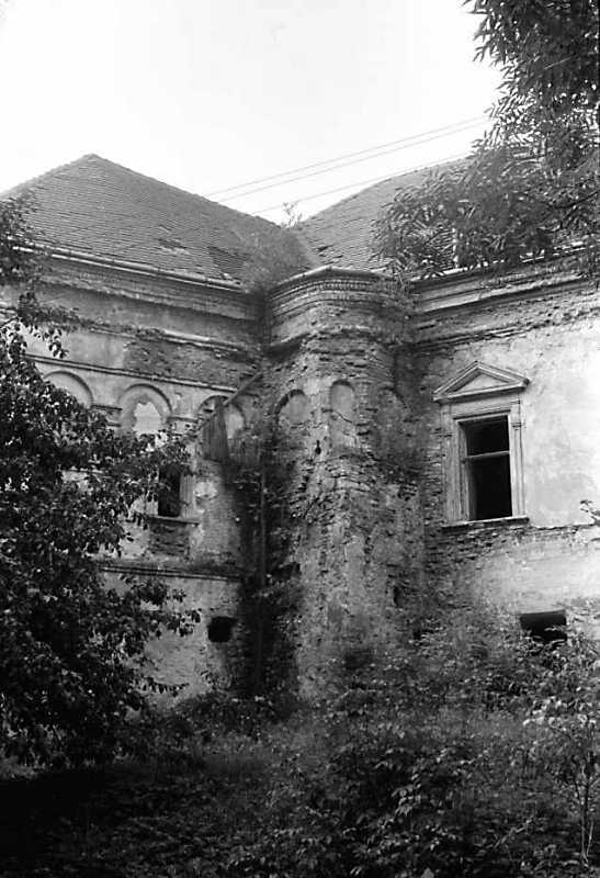 1990 р. Башта 2 і фрагмент корпусу 1.…