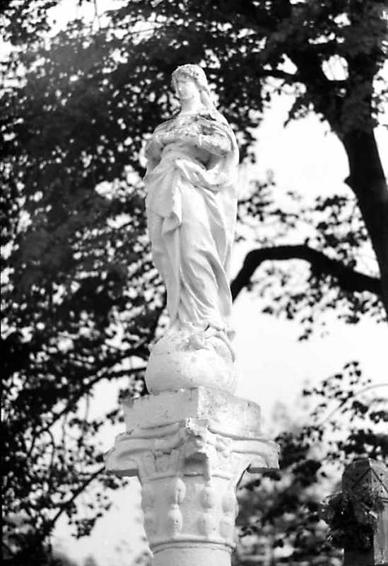 Скульптура “Непорочне зачаття”