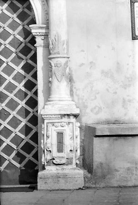 Колона порталу