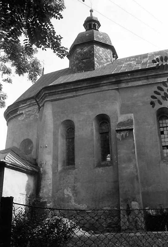 1990 р. Вівтар і нава. Вигляд з півночі