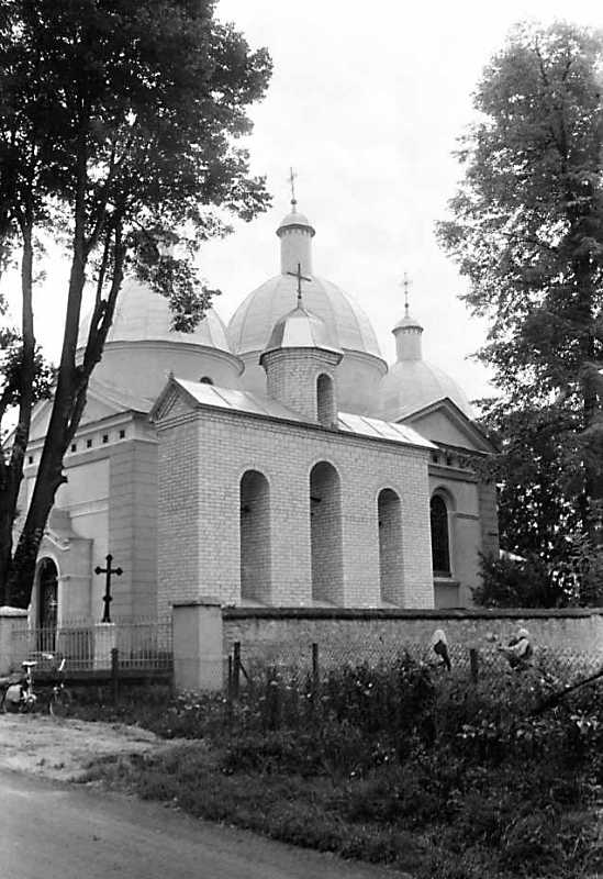 1990 р. Церква і дзвіниця. Вигляд з…