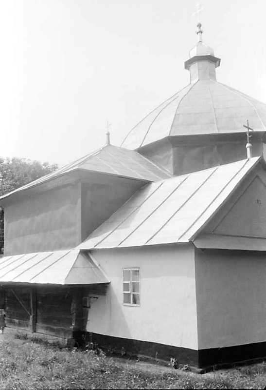 1990 р. Вівтар, прибудова і нава.…