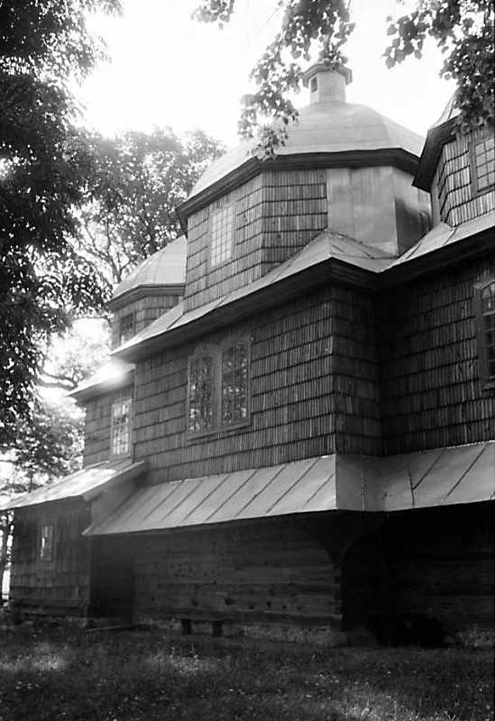 1990 р. Вівтар і нава. Вигляд з…