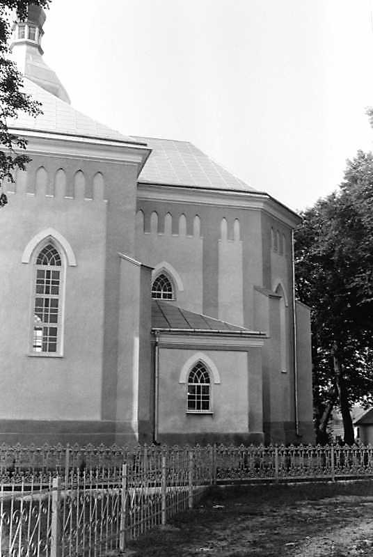 1990 р. Трансепт і вівтар. Вигляд з…