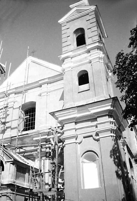 1990 р. Фрагмент головного фасаду і…