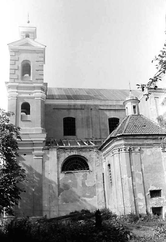 1990 р. Башта, нава і каплиця. Вигляд…