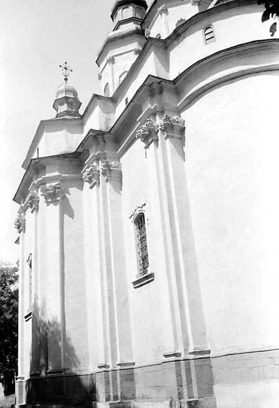 1991 р. Бічний фасад. Вигляд з позиції…