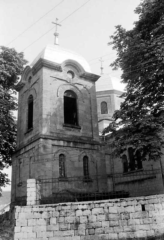 1991 р. Дзвіниця і церква. Вигляд з…