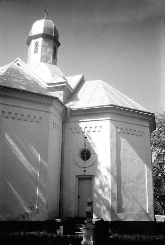 Нава і вівтр