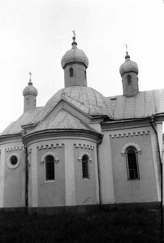 Вівтар, нава, бабинець