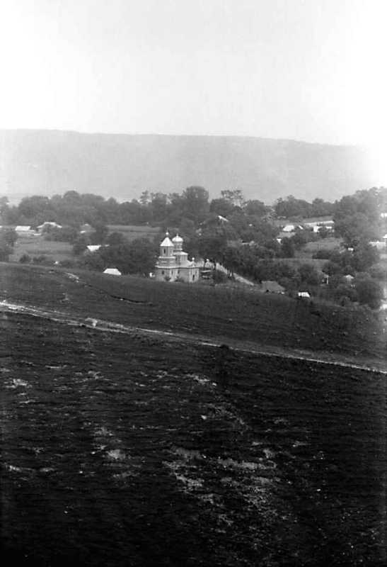 1991 р. Вигляд із заходу в панорамі села