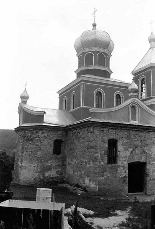 Вівтар і нава