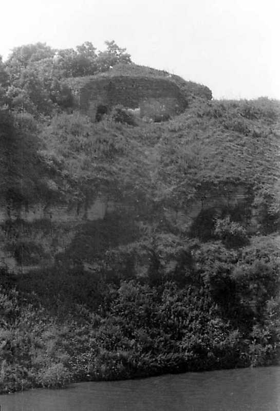 1991 р. Східна башта над урвищем.…