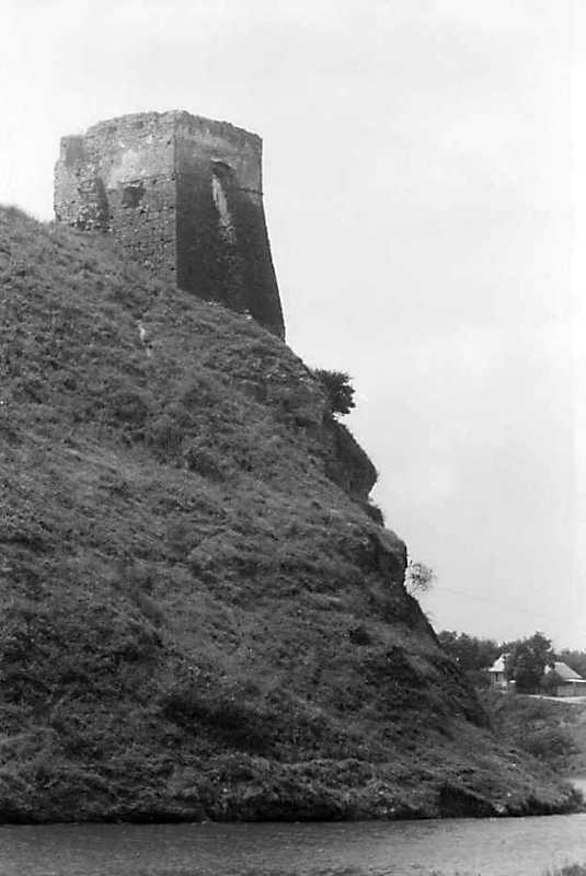 1991 р. Північна башта над урвищем.…