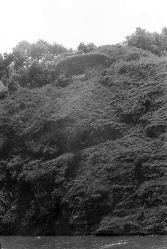 1991 р. Східна башта над урвищем.…