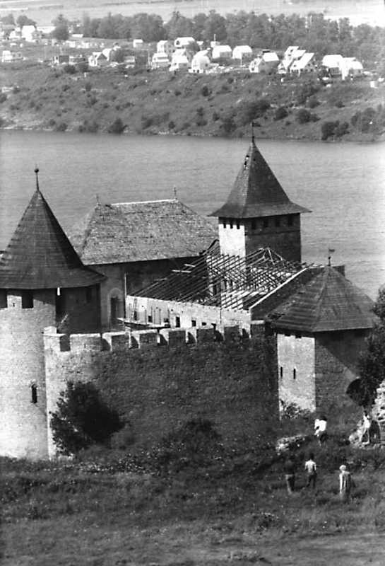 Південно-західна башта, каплиця,…