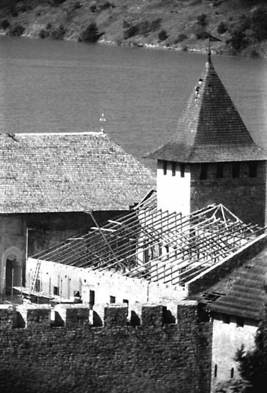 Каплиця, казарма, східна башта