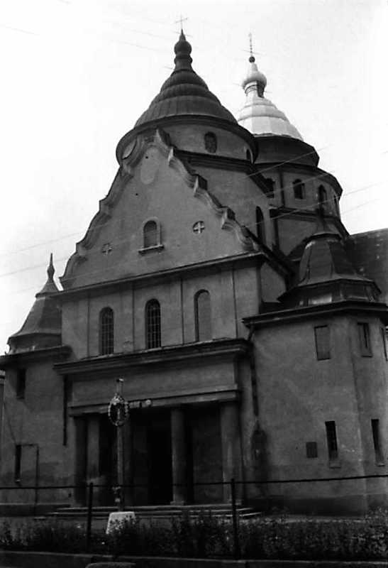 1991 р. Головний фасад. Вигляд з…