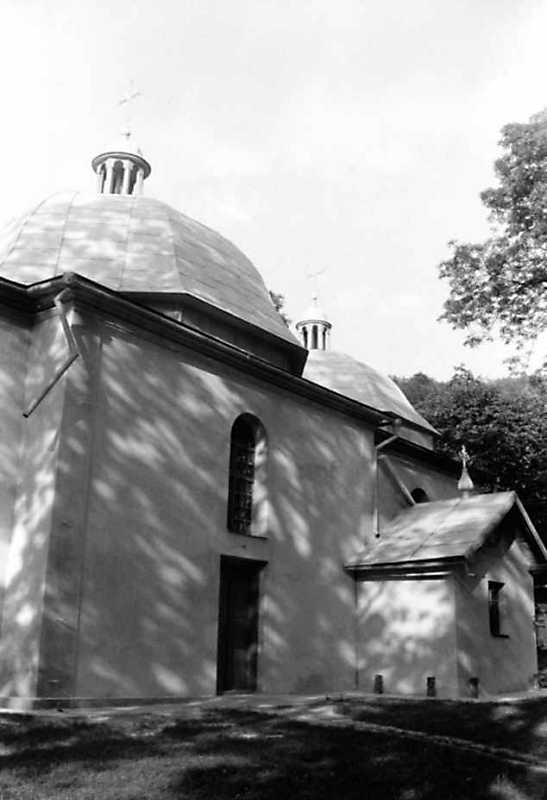 Нава і вівтар