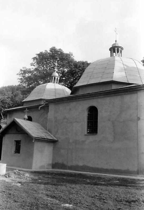 Вівтар і нава