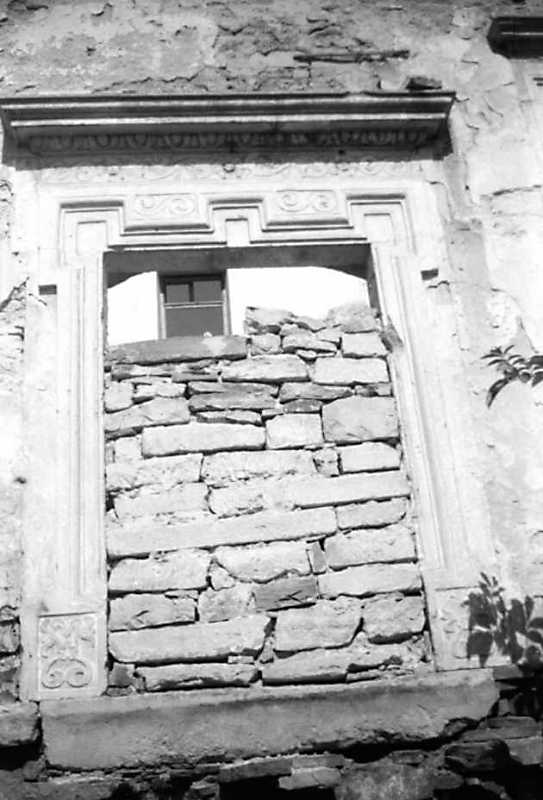 Замурований вхід