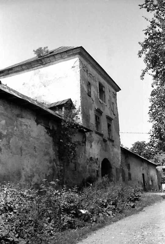 1991 р. Корпус 4, надбрамна башта,…