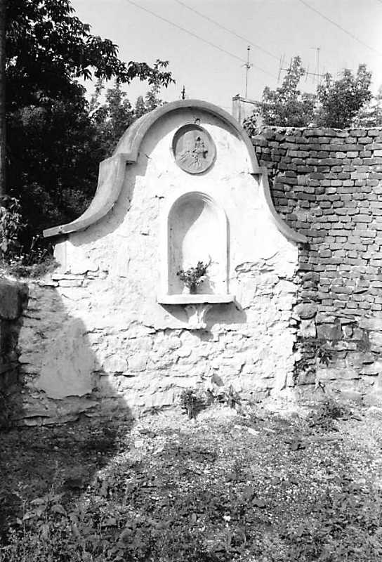 1991 р. Ніша для скульптури в мурі