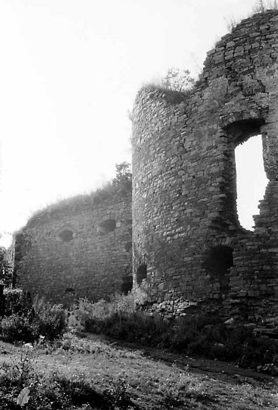 1991 р. Куртина 5 і башта 4. Вигляд з…