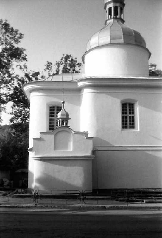 1991 р. Вівтар і нава. Вигляд з півночі