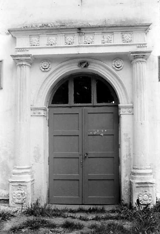 1991 р. Західний портал