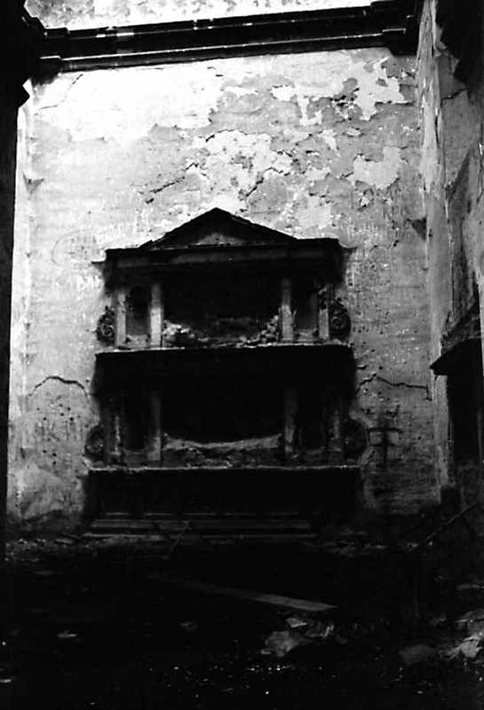 1991 р. Інтер’єр з місцем поховання