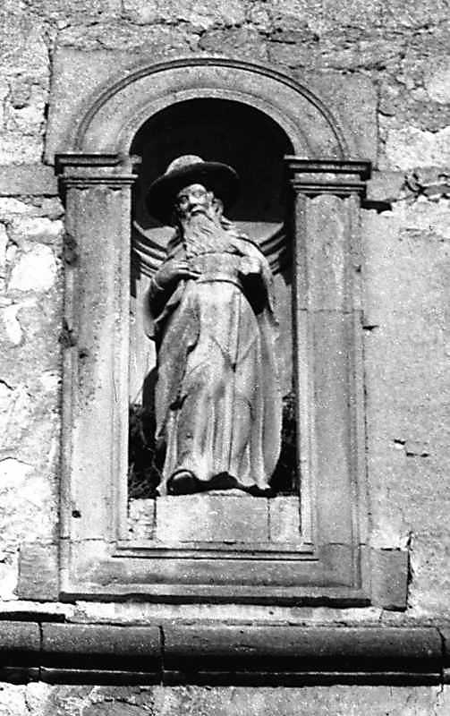 Постать святого в ніші