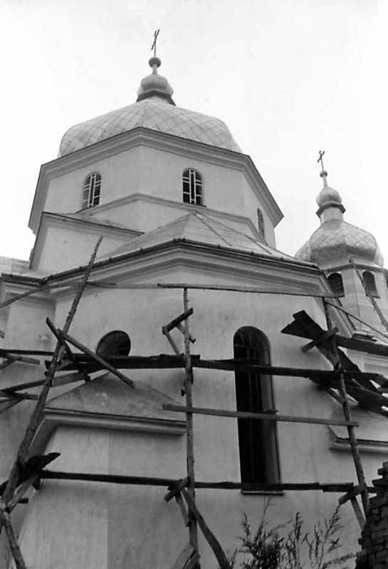 1991 р. Нова церква. Нава. Вигляд з…