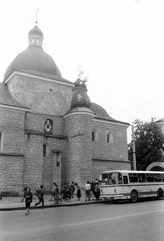 Нава і бабинець