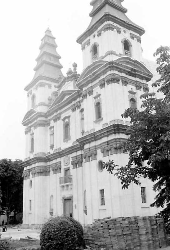 1991 р. Головний фасад. Вигляд з…