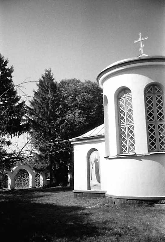 Брама і фрагмент вівтаря