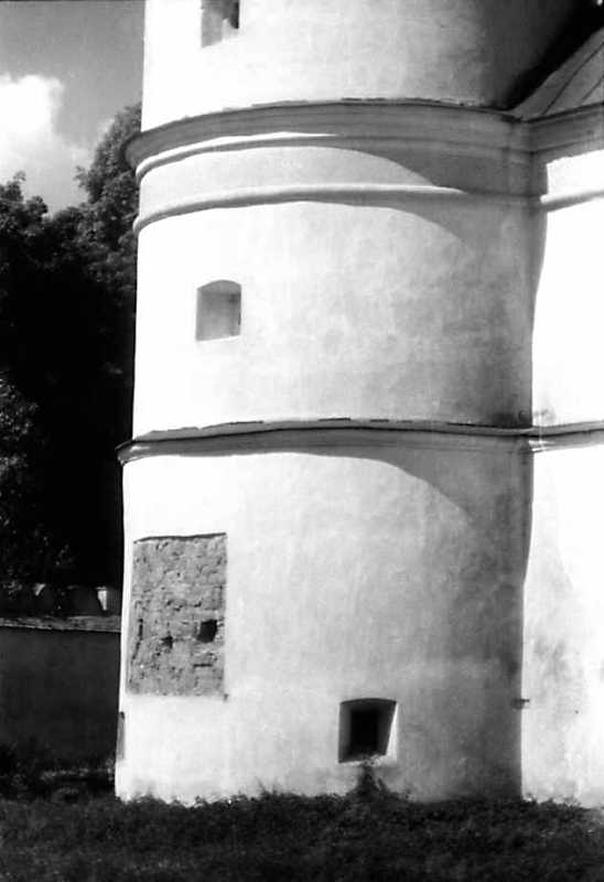 Нижня частина південно-західної башти