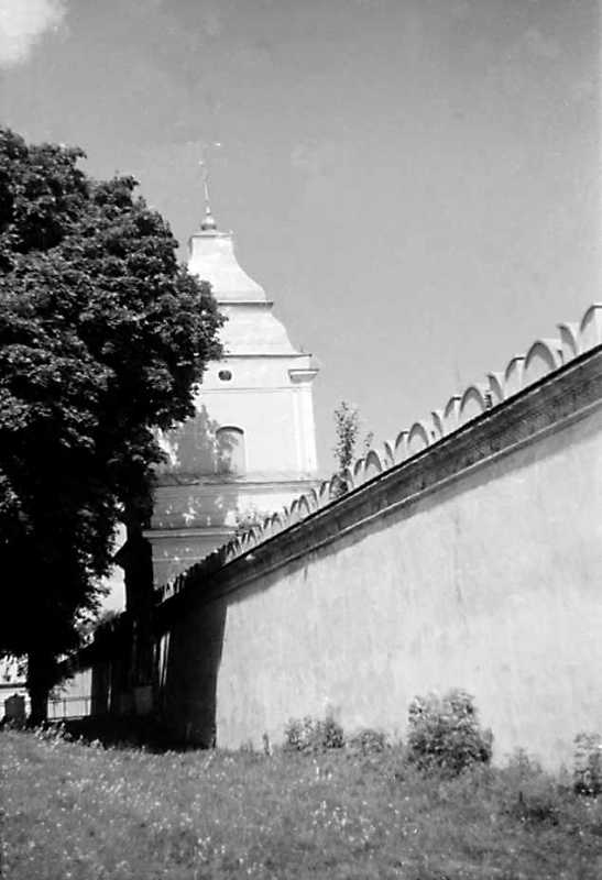 1991 р. Західний мур і дзвіниця.…