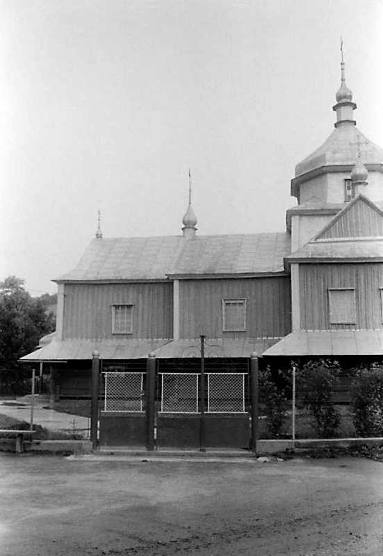 Притвор та бабинець