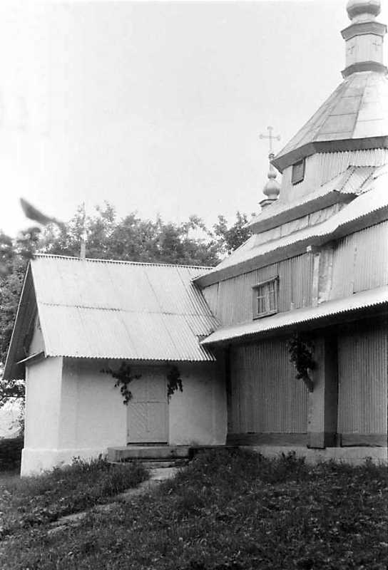 Прибудова до вівтаря та нава