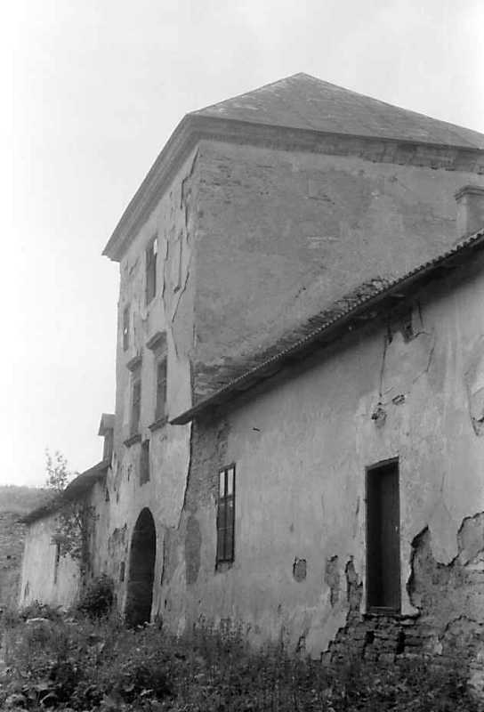 1992 р. Корпус 4, надбрамна башта 3 і…