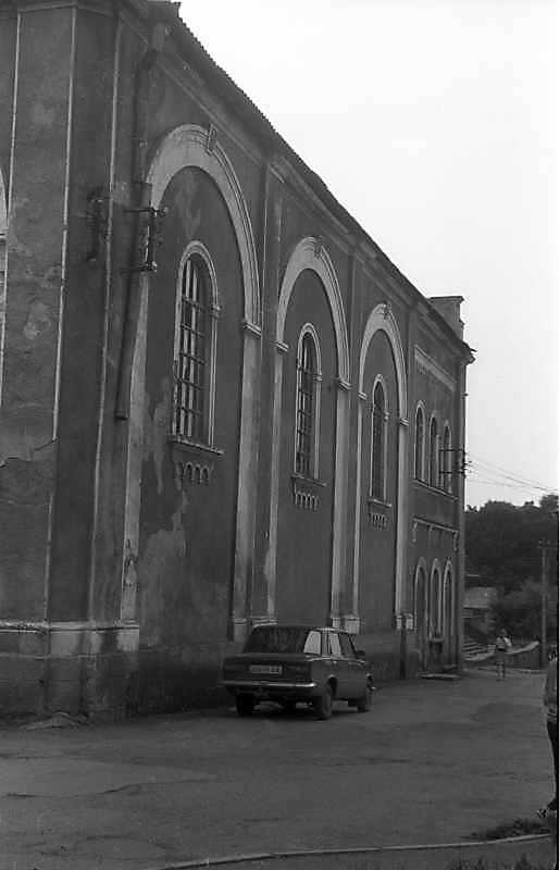 1992 р. Бічний фасад