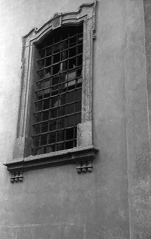 1992 р. Вікн0 вівтаря. Вигляд з…